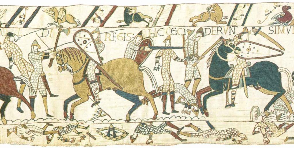 Použití obouručních seker na „tapisérii“ z Bayeux z 11. století, která zobrazuje bitvu u Hastings roku 1066