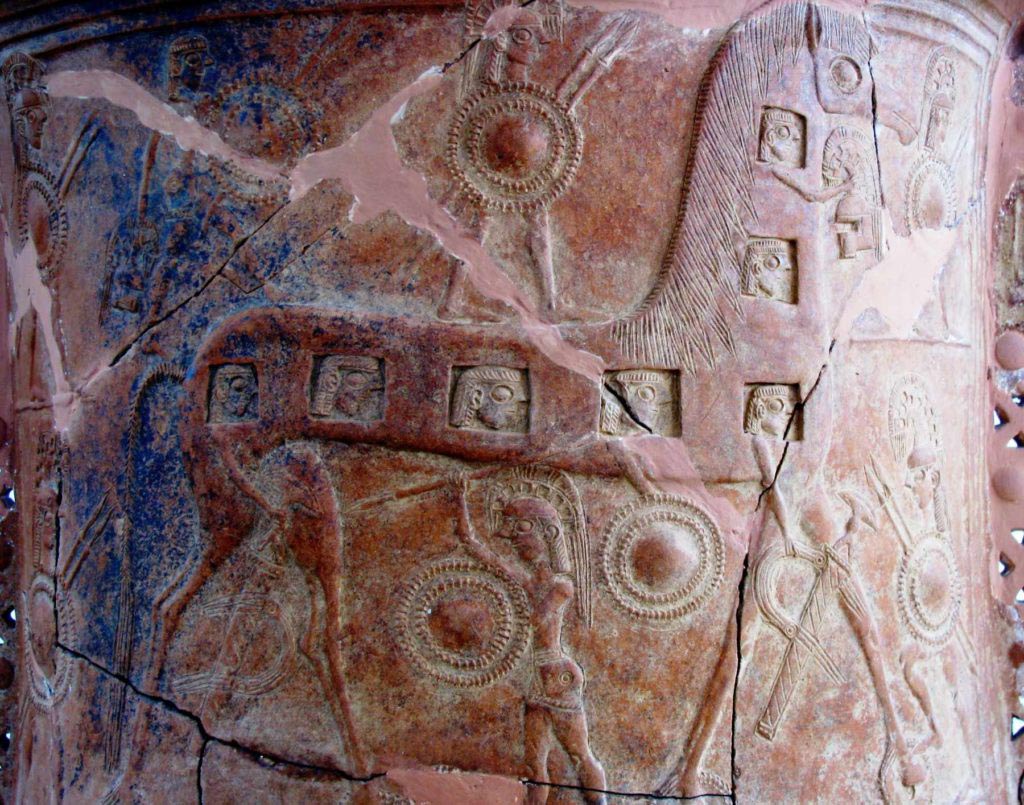 Jedno z nejstarších zobrazení takzvaného trójského koně s ukrytými řeckými bojovníky uvnitř se nachází na keramické nádobě z 8. století př. n. l.