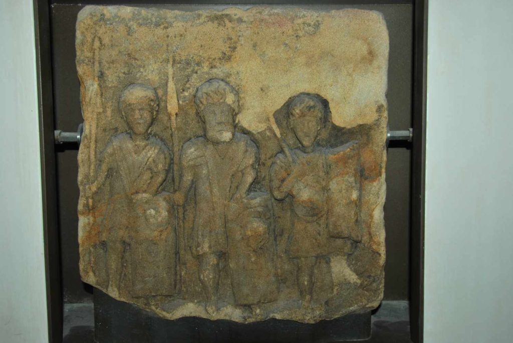 Unikátní zobrazení Britonů v římských službách s typickou římskou výzbrojí z 2. století