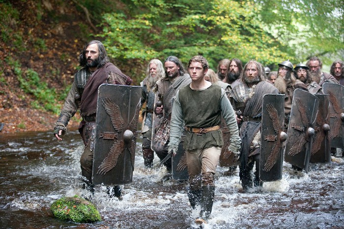 Devátá legie na pochodu těžkým terénem ve Skotsku na snímku z filmu Orel deváté legie (The Eagle). Dle legendy měla legie kolem roku 117 beze stopy zmizet, zřejmě právě kvůli nečekanému přepadu Kaledonců
