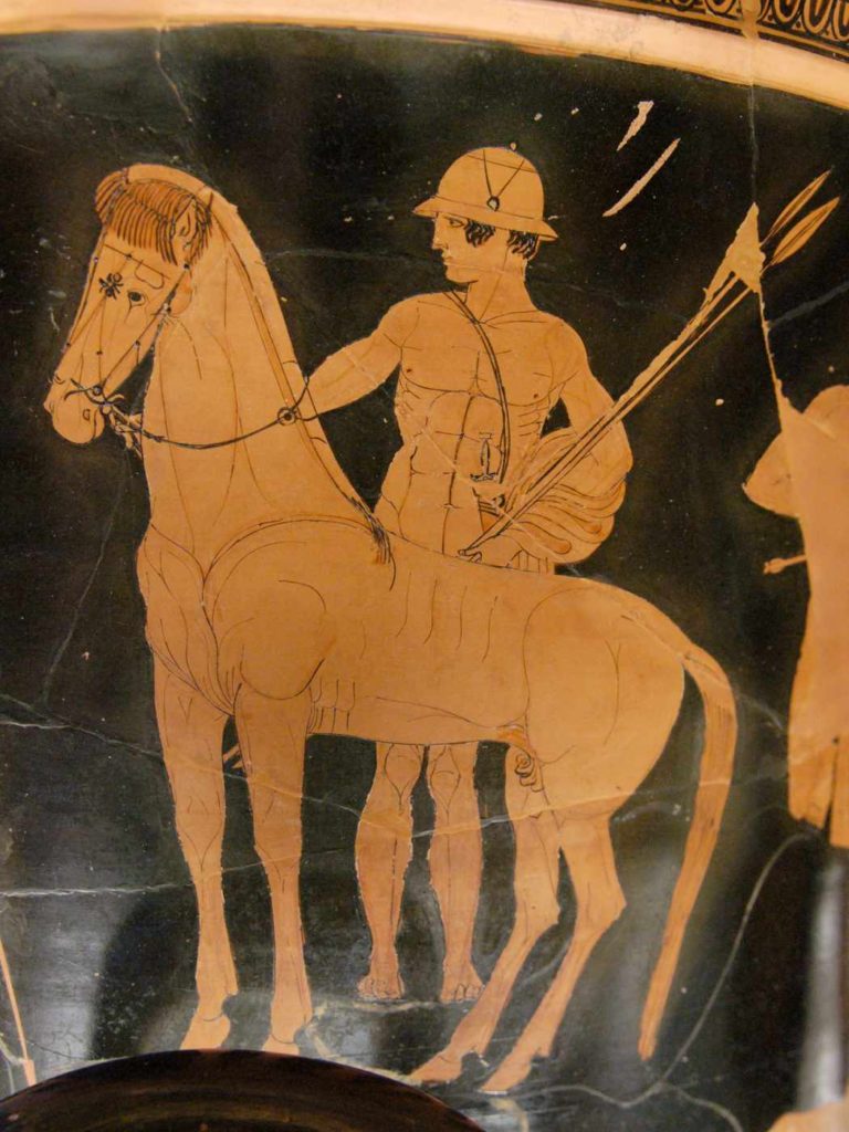 Jeden z polobožských jezdců Dioskúrů, Kastor, je zobrazený na nádobě na víno datované cca do roku 450 př. n. l. V rukách drží opratě a kopí, přičemž na hlavě má jednoduchou přílbu