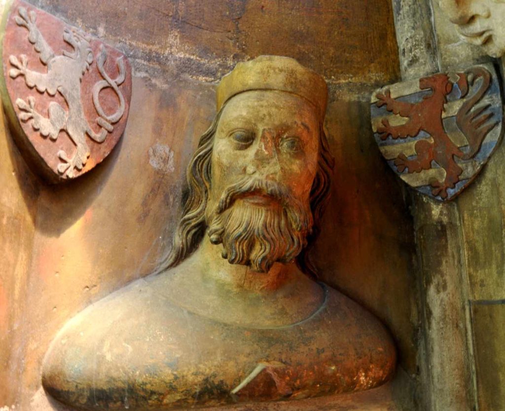 Busta Jana Lucemburského na Chrámu sv. Víta s erbem českým a lucemburským