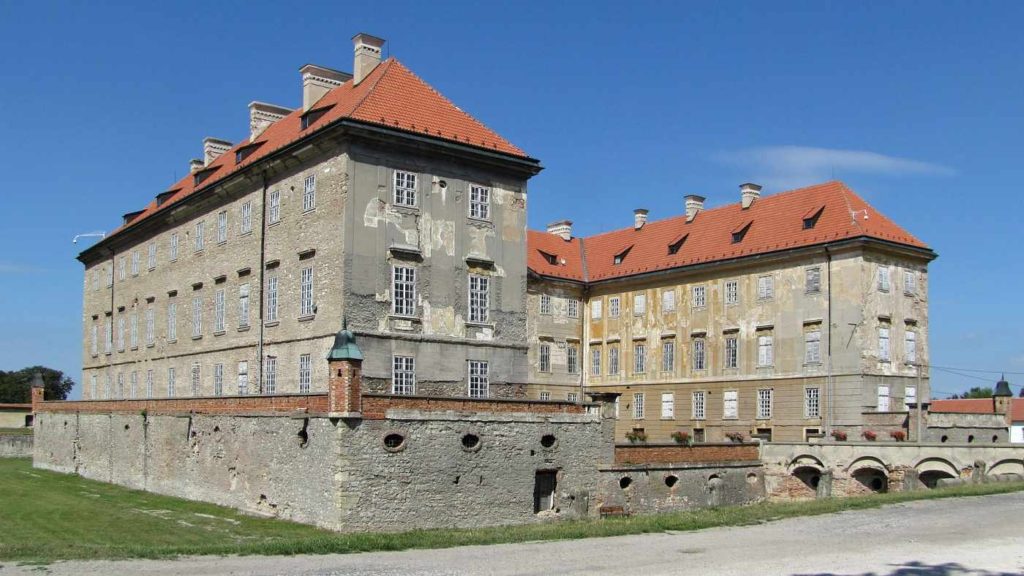 Zámek v Holíči přestavěný z původního středověkého hradu