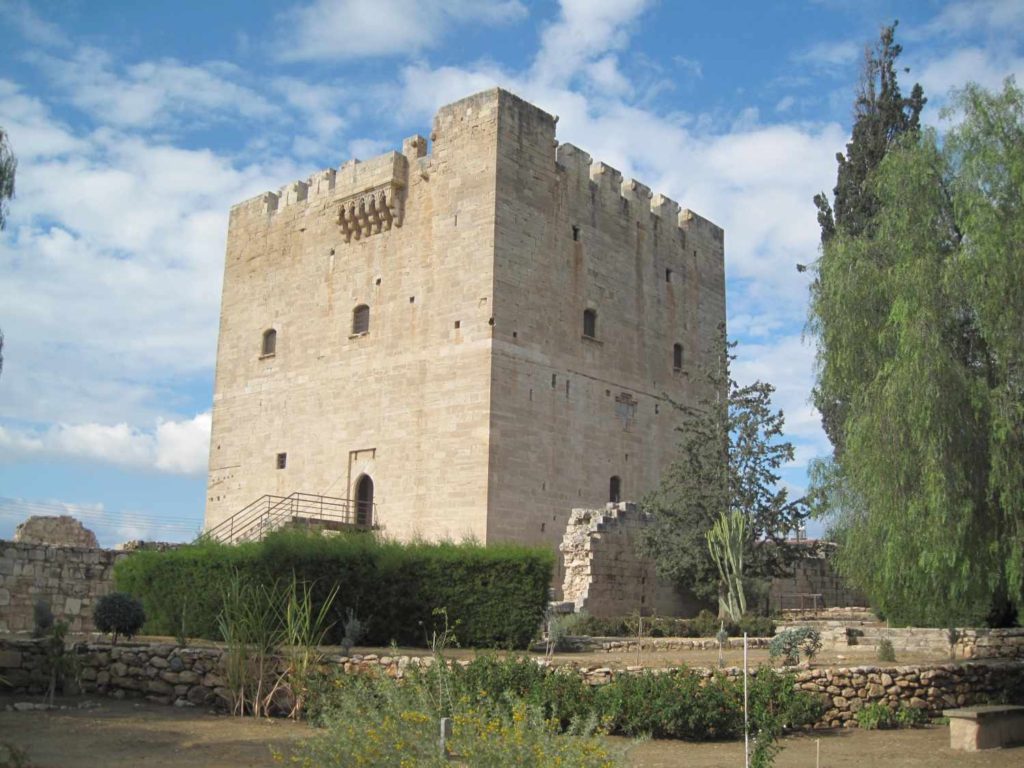 Křižácká pevnost Kolossi poblíž kyperského města Limassol vystavěná roku 1210 patří k nejzachovalejším středověkým hradům na ostrově