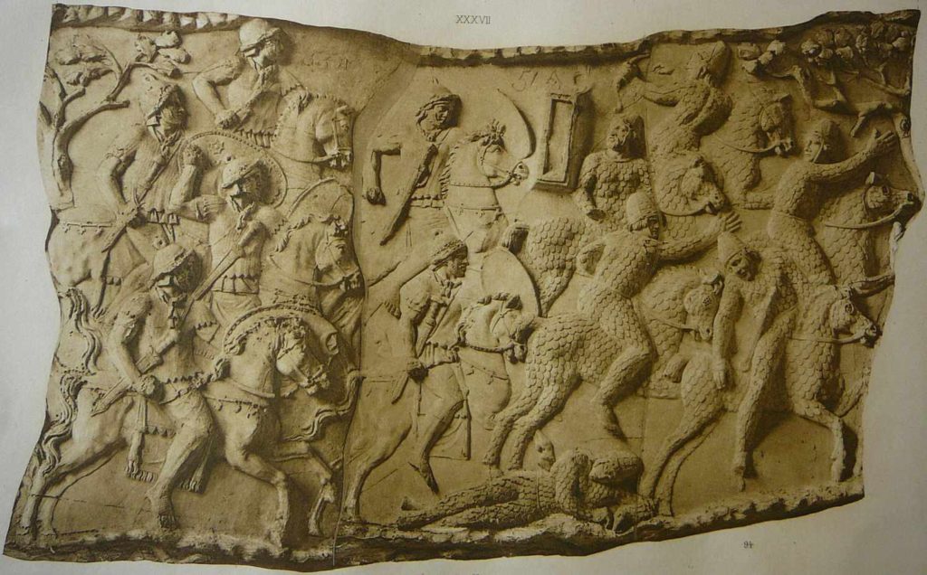 Římští jezdci zahánějí sarmatské katafrakty (vpravo) na útěk v jedné z bitev dáckých válek (výjev z Trajánova sloupu)